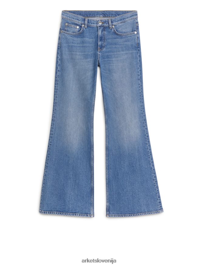 oblačila sl ARKET ženske tanke raztegljive kavbojke z valovitim sefom svetlo modra 6X02XV144